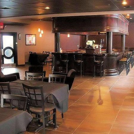 Causeway Bay Hotel Lansing Exteriör bild