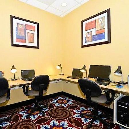 Causeway Bay Hotel Lansing Exteriör bild